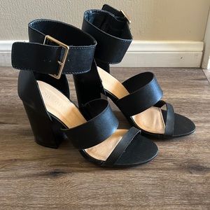 Black heels with straps size 7